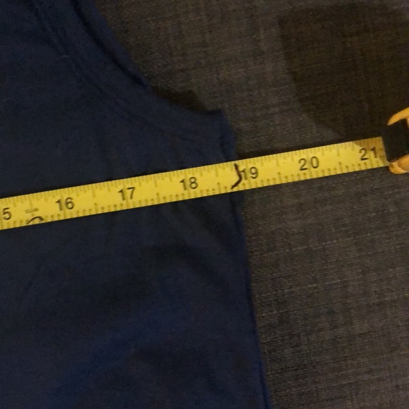 Navy blue graphic tee. Lion graphic. Size Large. - Picture 5 of 7